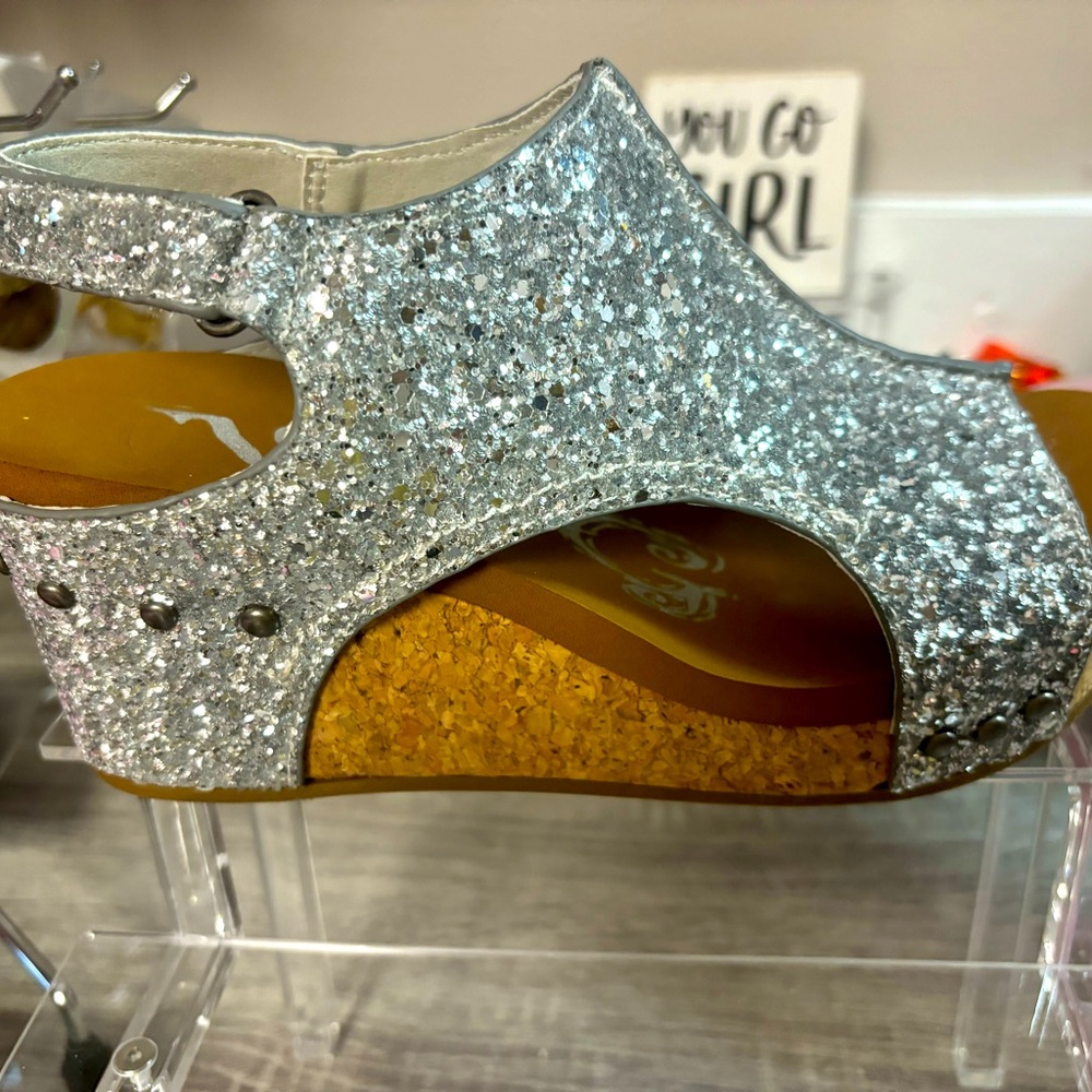Very G brand silver glitter women wedges, brand new multiple sizes